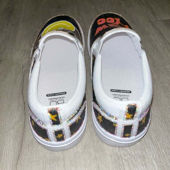 Hand painted Slip ons - Picture 3 of 3